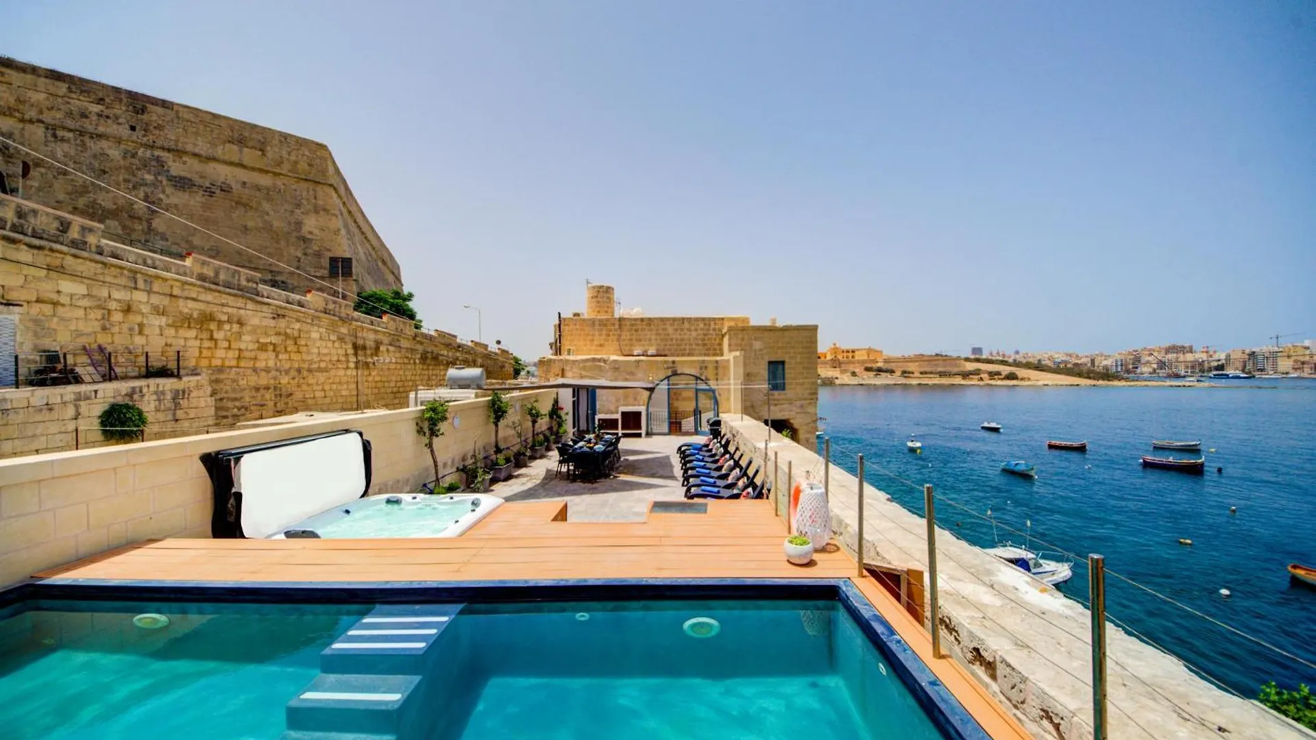 Valletta Waterfront Villa With Pool And Jacuzzi