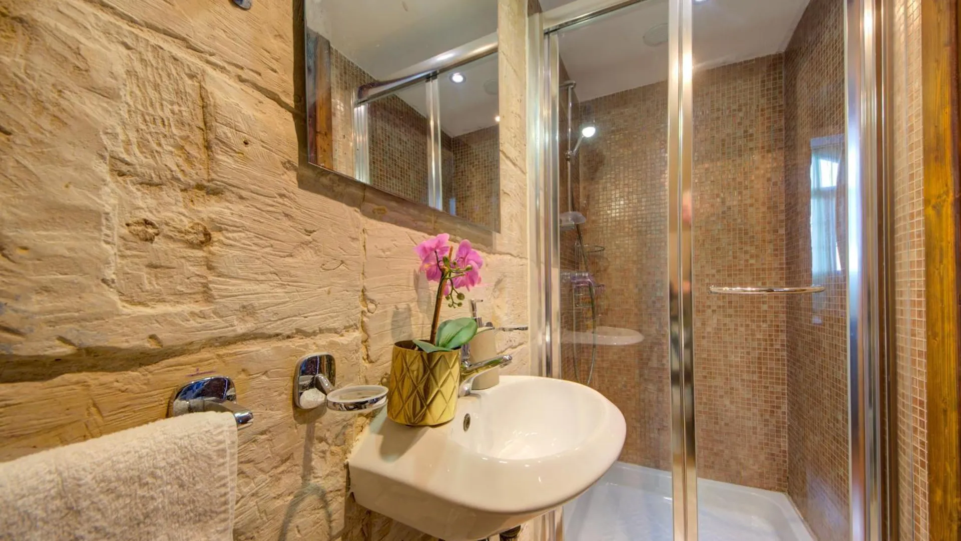 Valletta Waterfront Villa With Pool And Jacuzzi