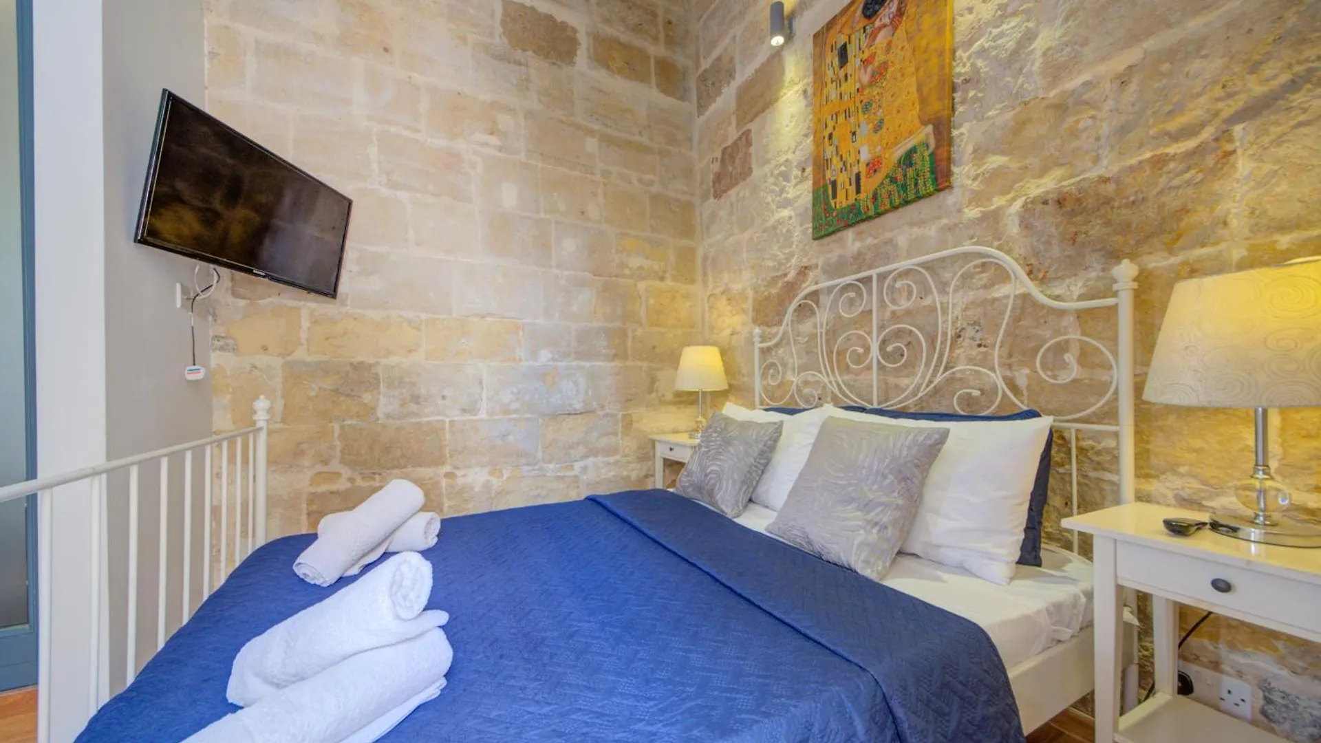 Valletta Waterfront Villa With Pool And Jacuzzi