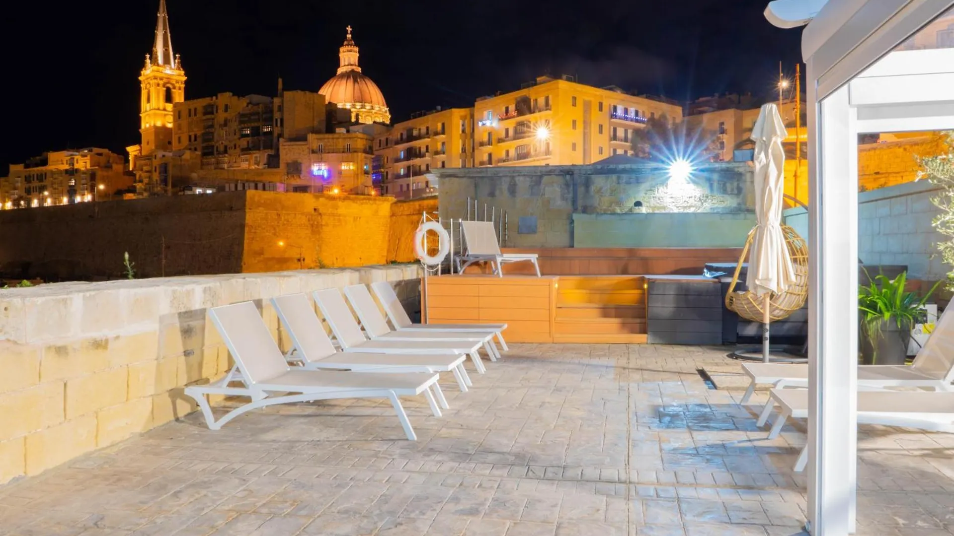 Valletta Waterfront Villa With Pool And Jacuzzi Malta